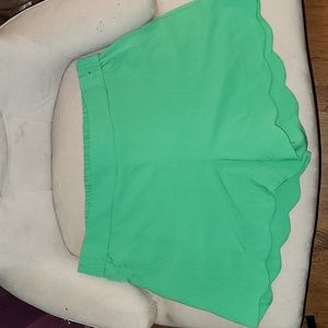 3/$25 NY & CO Green Scalloped shorts Size M